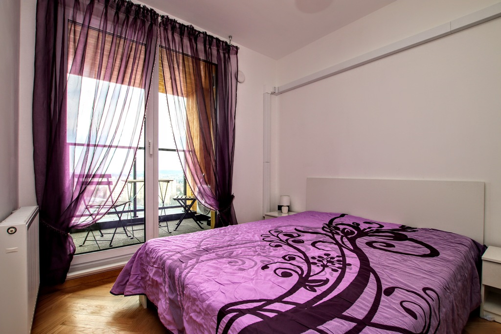 16 piętro, klimatyzacja, 2 miejsca post.