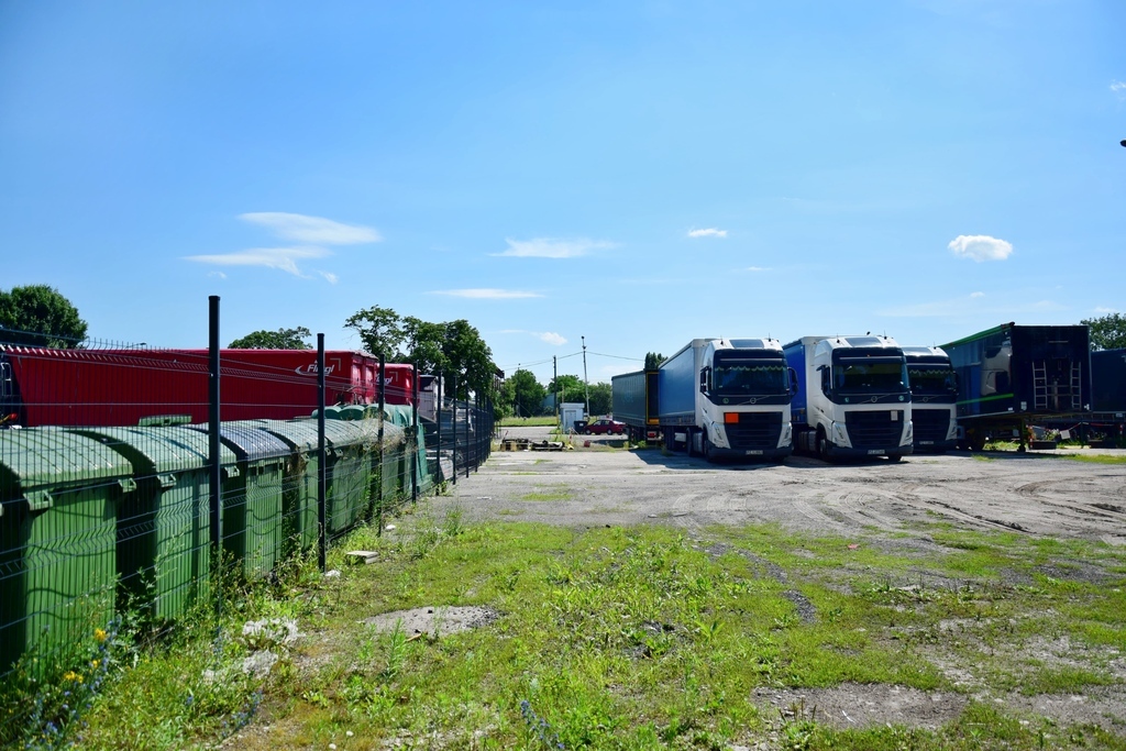 Utwardzony plac 1 ha, media, ogrodzenie – Dąbie