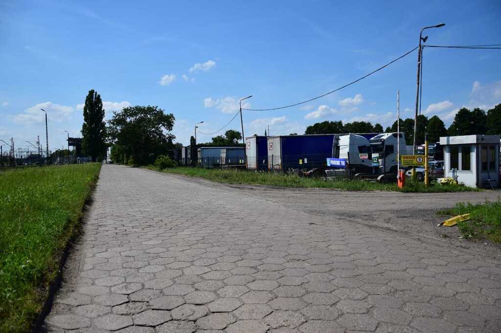 Utwardzony plac 1 ha, media, ogrodzenie – Dąbie