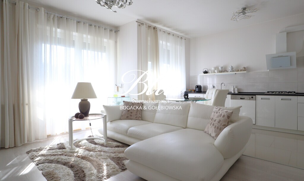 Słoneczne duże dwupokojowe mieszkanie z ogródkiem