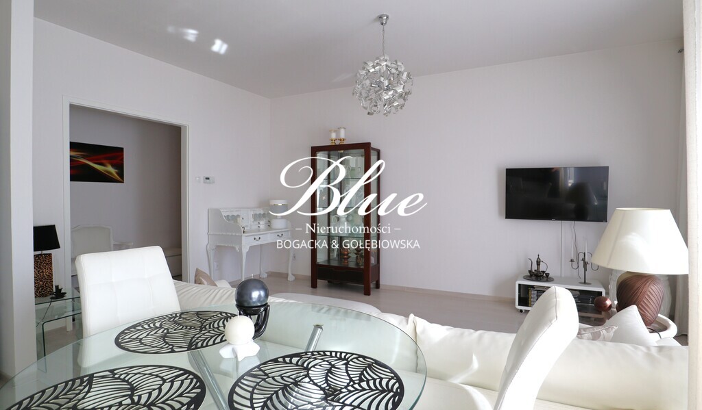 Słoneczne duże dwupokojowe mieszkanie z ogródkiem