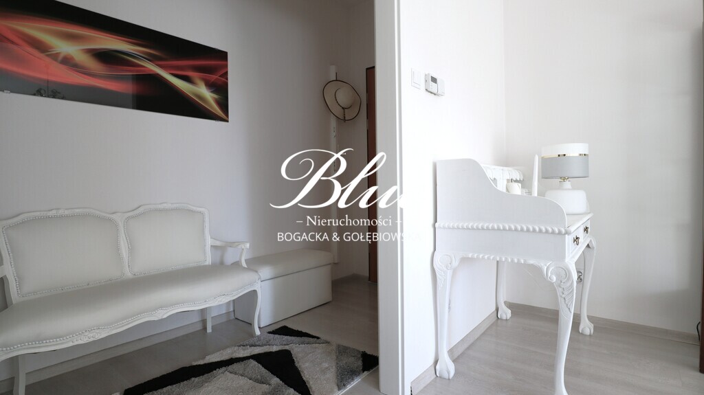 Słoneczne duże dwupokojowe mieszkanie z ogródkiem