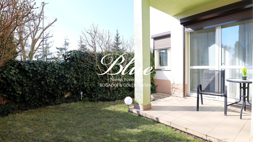 Słoneczne duże dwupokojowe mieszkanie z ogródkiem