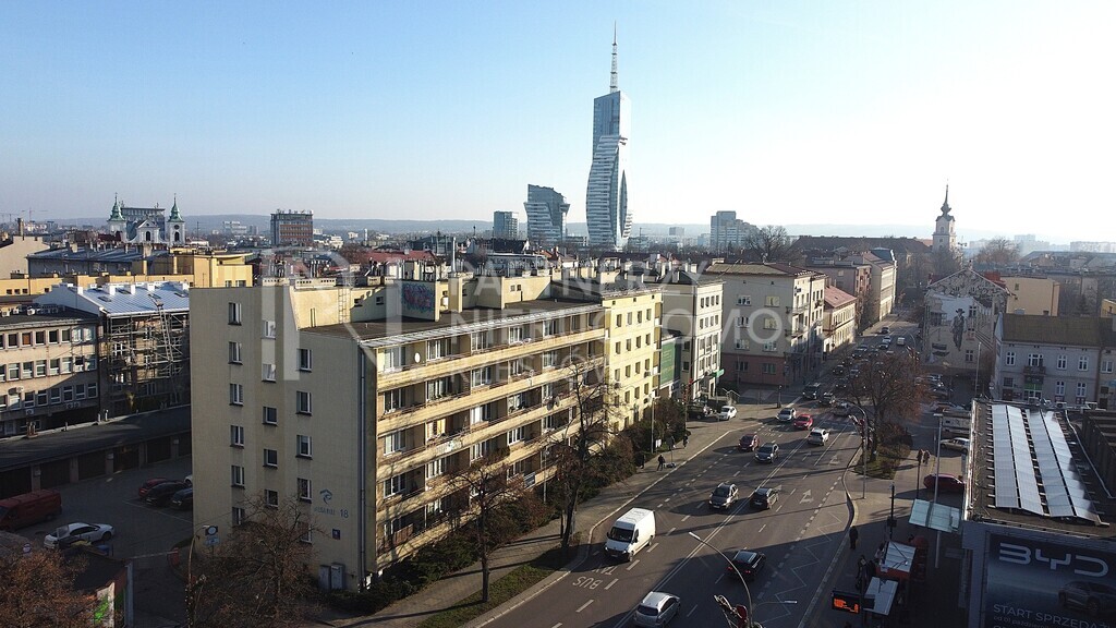 CENTRUM - 3 Pokojowe Mieszkanie z Potencjałem !