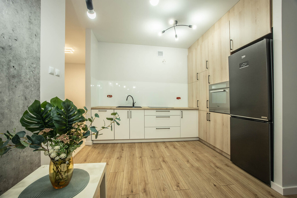 Karolewska: 2 pokoje + balkon = Twój nowy start!