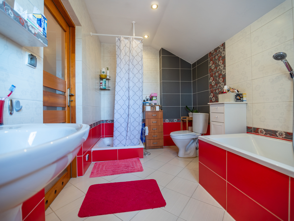 Ekonomiczny dom na przedmieściach Krosna | 120 m²