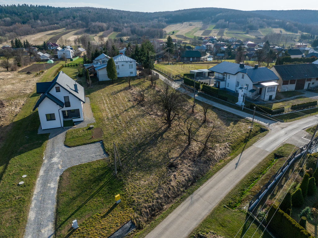 Na sprzedaż urokliwa działka budowlana – Długie