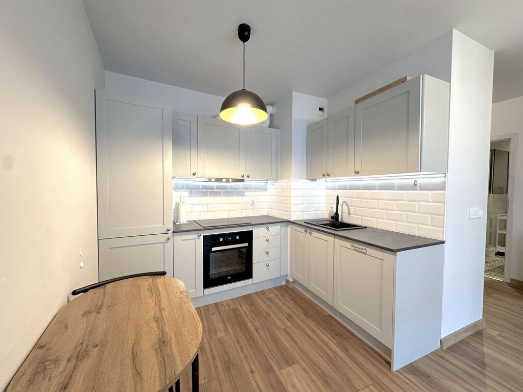 Między dworcem a Pl.Gruwaldzkim, 2km od rynku