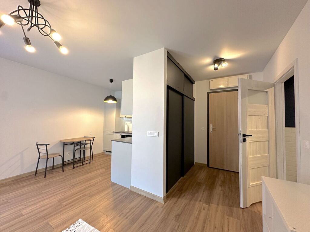 Między dworcem a Pl.Gruwaldzkim, 2km od rynku