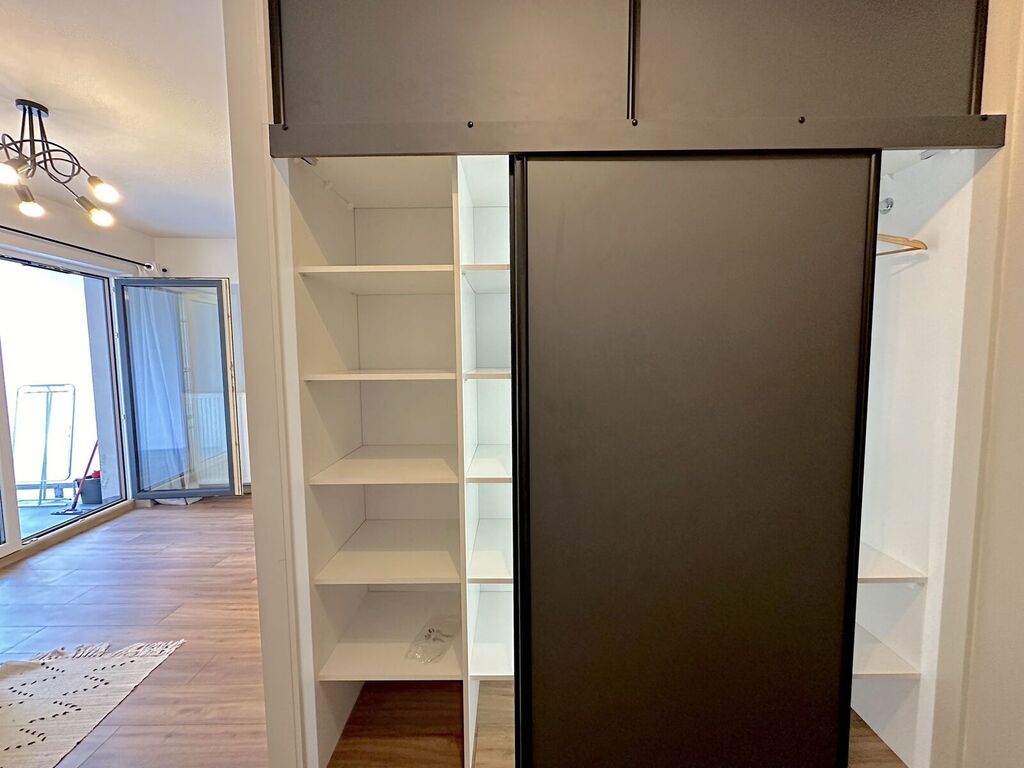 Między dworcem a Pl.Gruwaldzkim, 2km od rynku