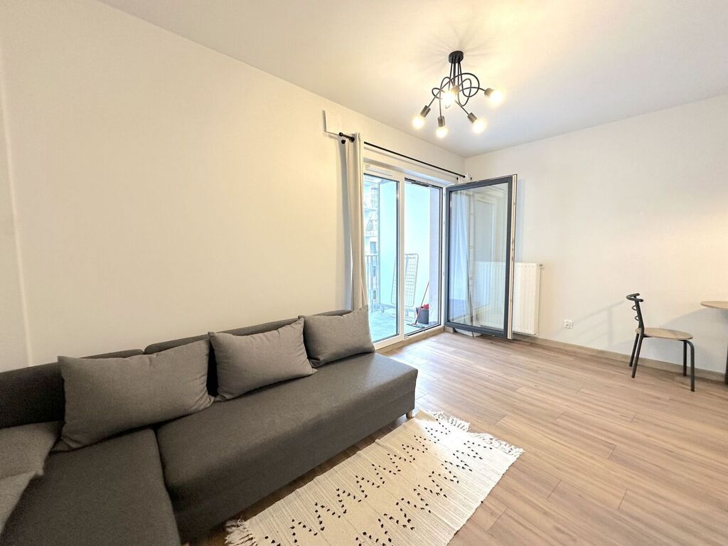 Między dworcem a Pl.Gruwaldzkim, 2km od rynku