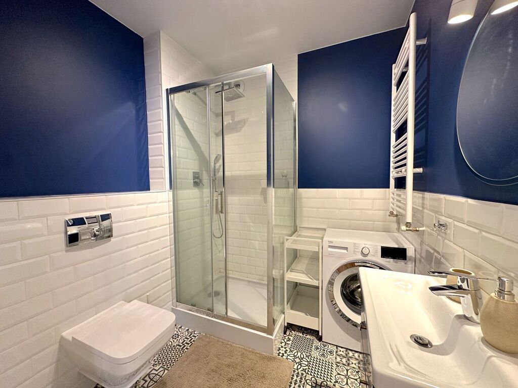 Między dworcem a Pl.Gruwaldzkim, 2km od rynku