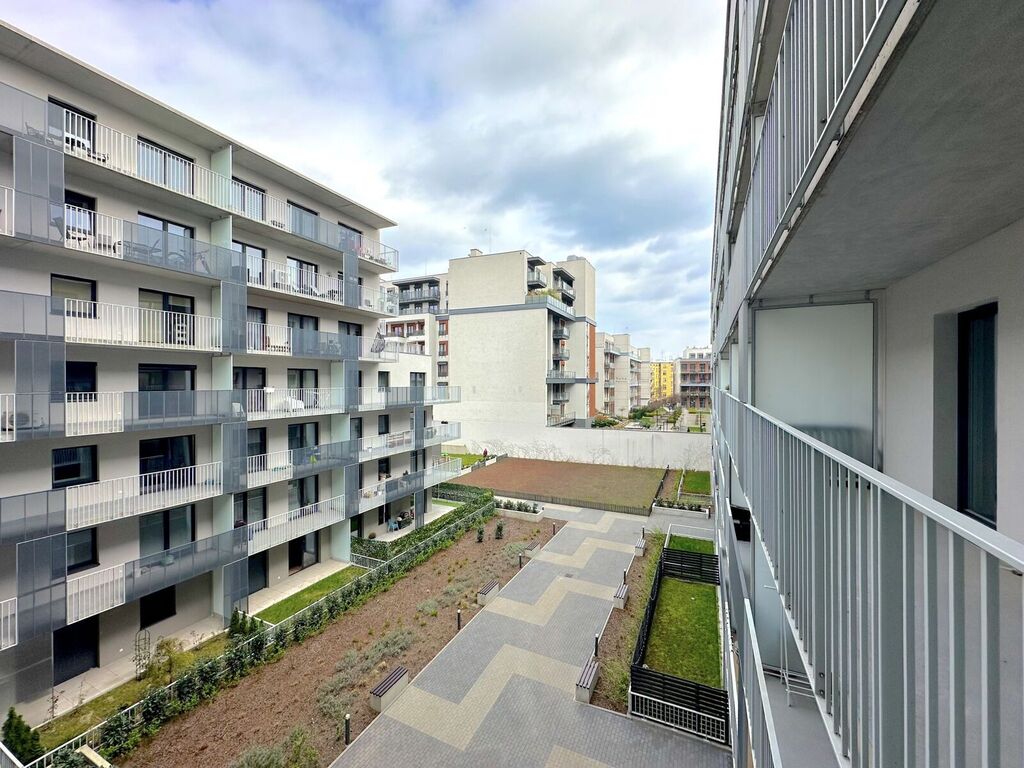 Między dworcem a Pl.Gruwaldzkim, 2km od rynku