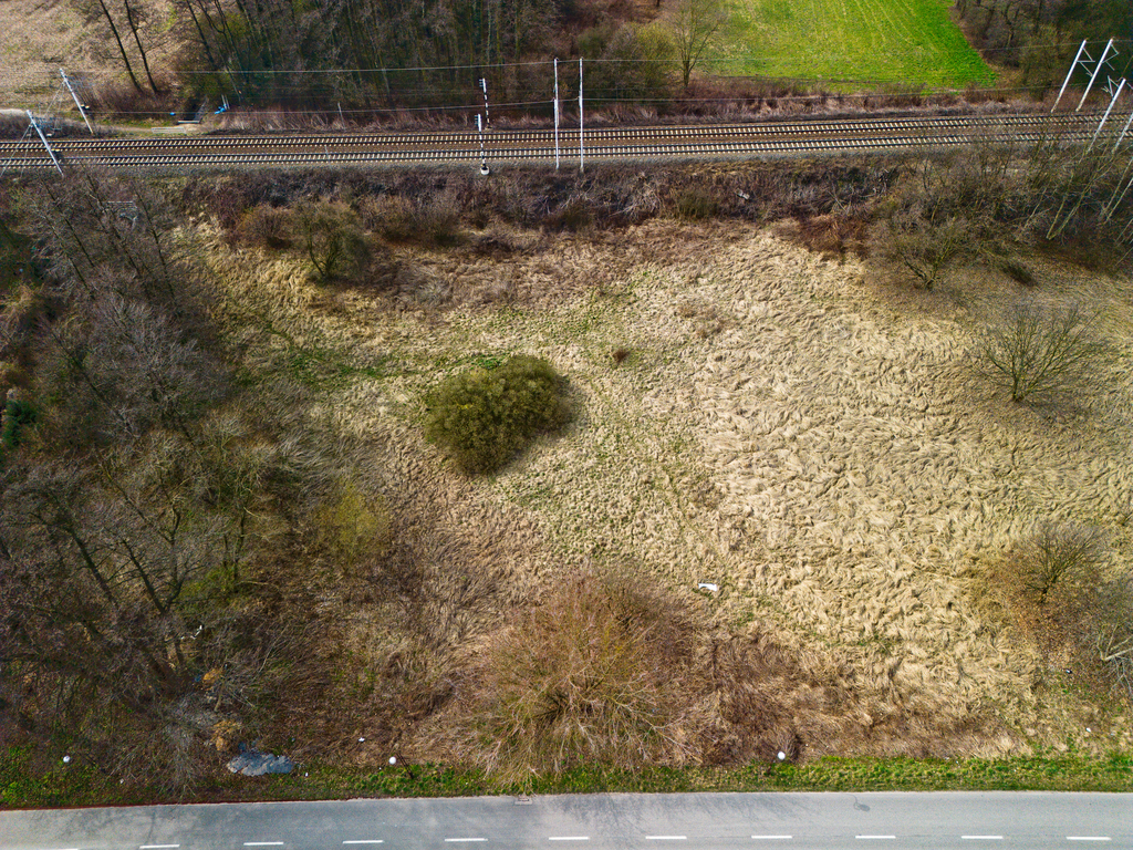 2585 m2 z potencjałem – dom, bliźniak lub usługi