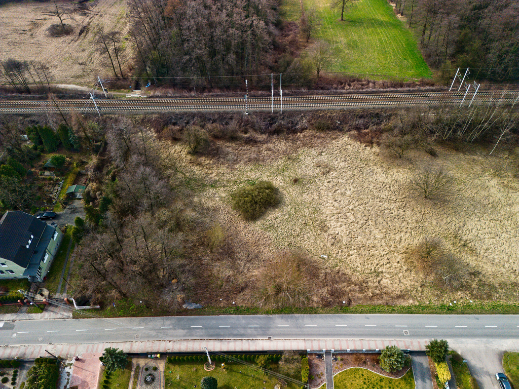 2585 m2 z potencjałem – dom, bliźniak lub usługi