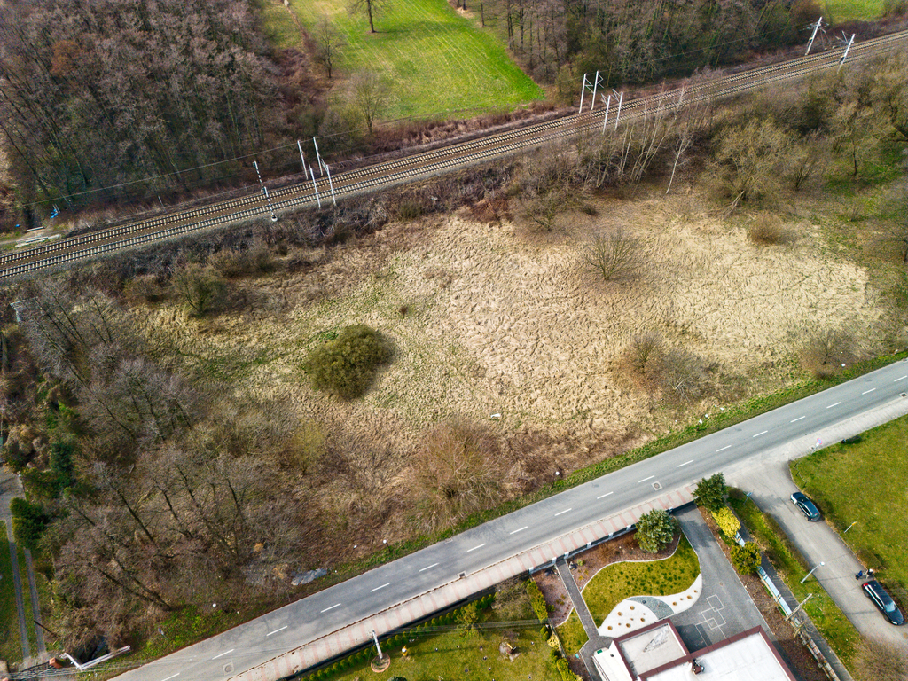 2585 m2 z potencjałem – dom, bliźniak lub usługi