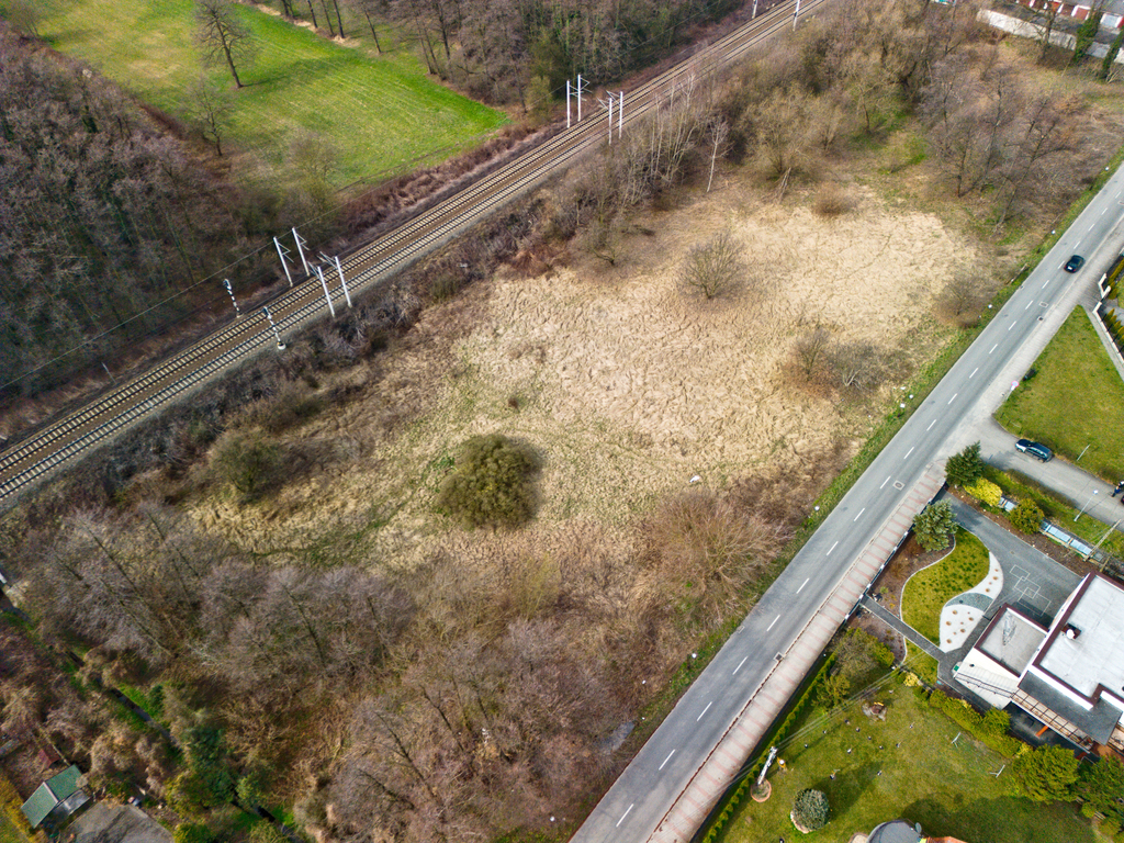 2585 m2 z potencjałem – dom, bliźniak lub usługi