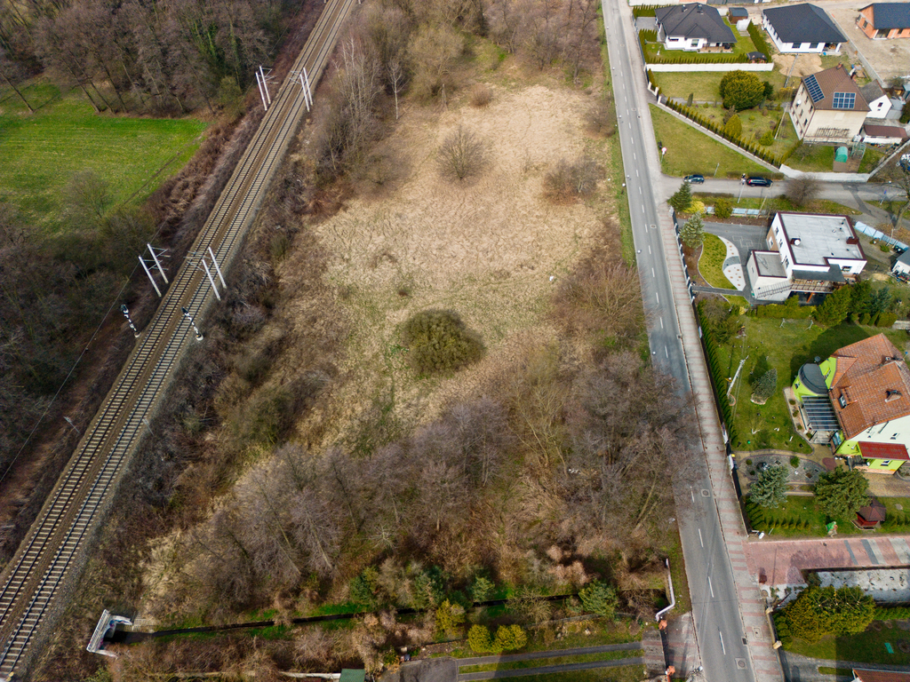 2585 m2 z potencjałem – dom, bliźniak lub usługi