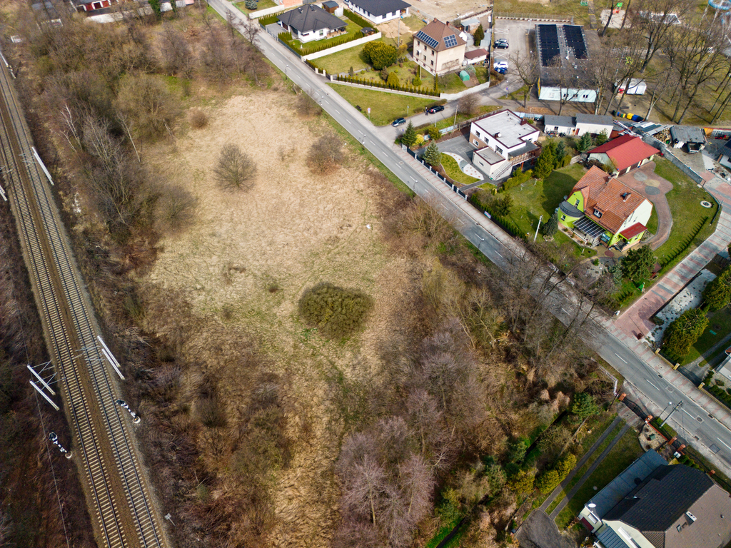 2585 m2 z potencjałem – dom, bliźniak lub usługi