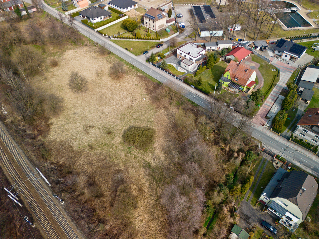 2585 m2 z potencjałem – dom, bliźniak lub usługi