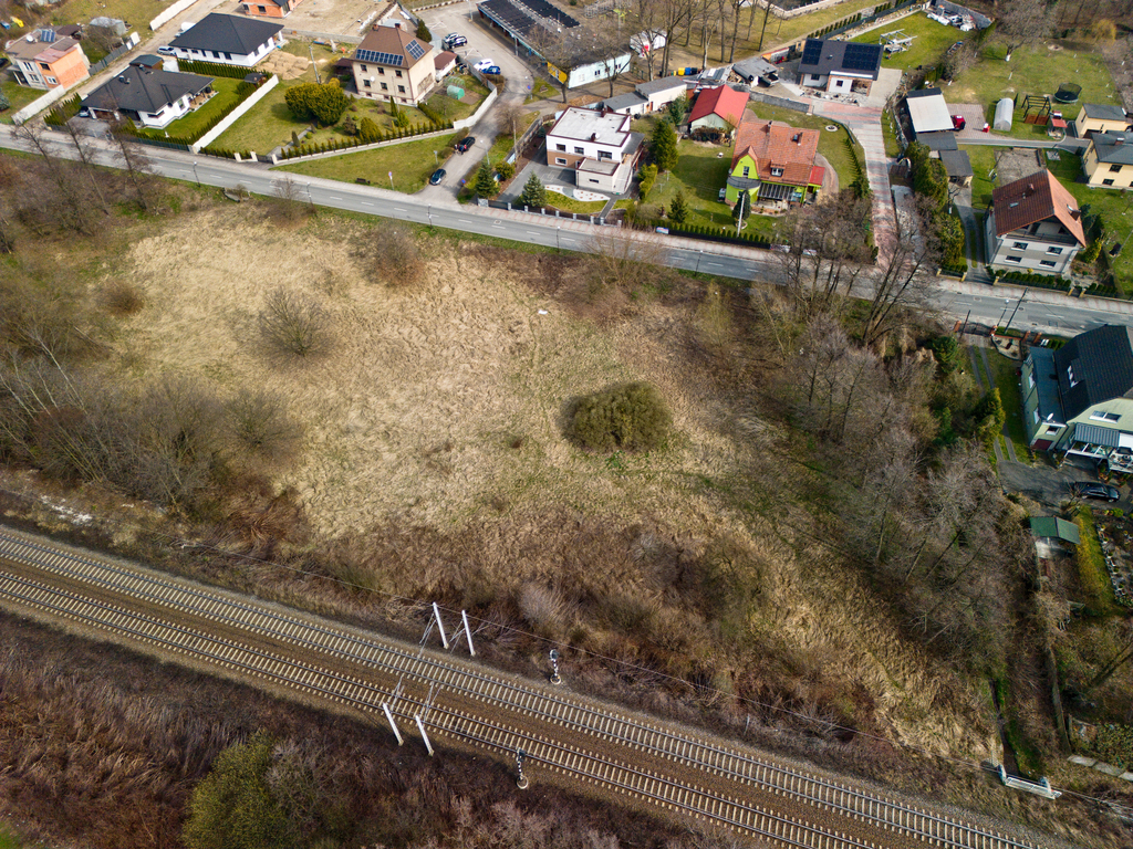 2585 m2 z potencjałem – dom, bliźniak lub usługi