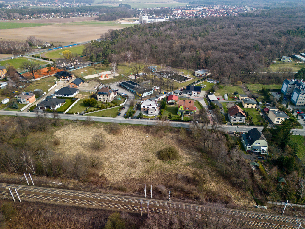 2585 m2 z potencjałem – dom, bliźniak lub usługi