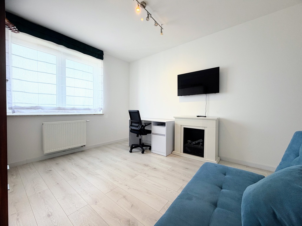 2 pokoje oddzielna kuchnia, balkon, kom. lok.