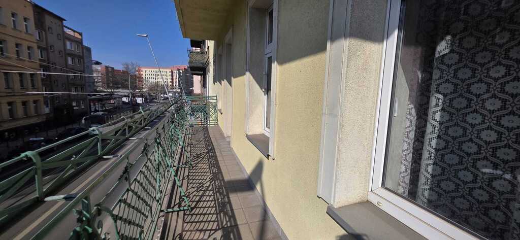 Dwa pokoje w centrum z dużym balkonem