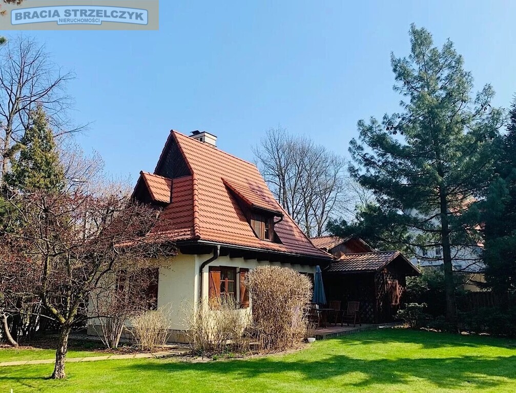 Dom wolnostojący w Milanówku z ogrodem i sauną