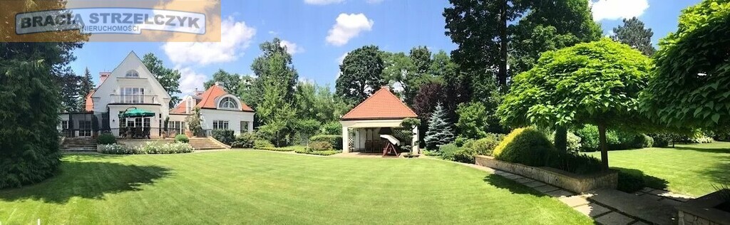 Dom wolnostojący w Milanówku z ogrodem i sauną