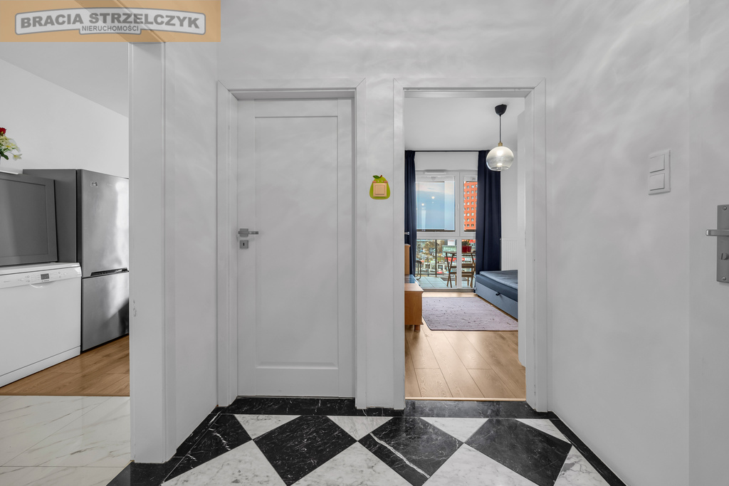 2 pokoje Rondo Wiatraczna Apartamentowiec