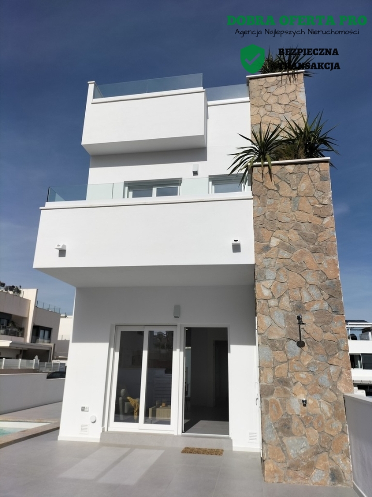 Ostani dom z prywatnym basenem i tarasem na dachu