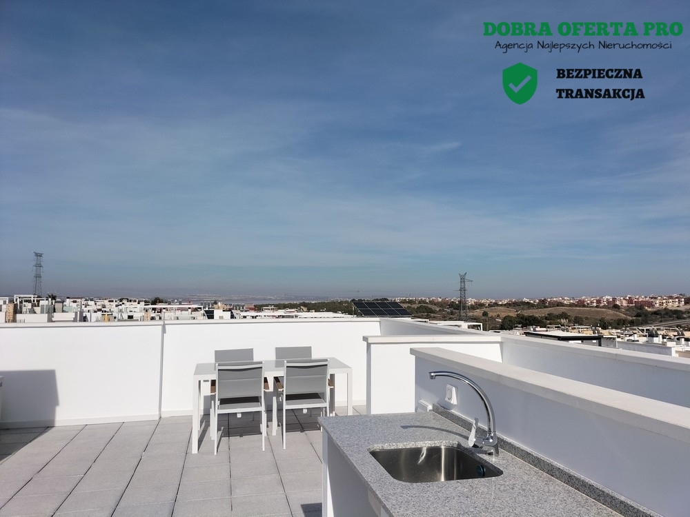 Ostani dom z prywatnym basenem i tarasem na dachu