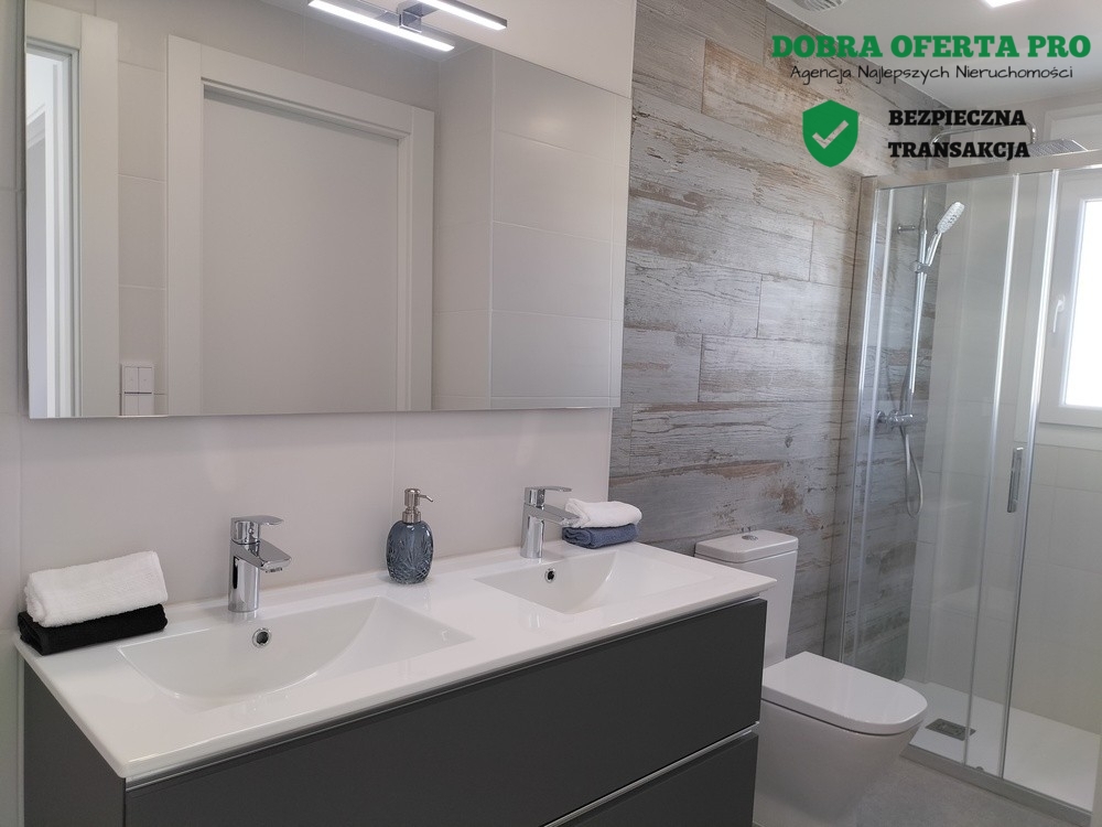 Ostani dom z prywatnym basenem i tarasem na dachu