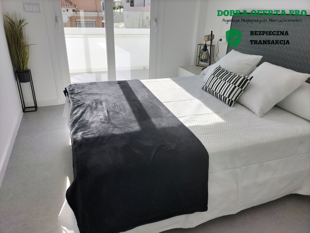 Ostani dom z prywatnym basenem i tarasem na dachu