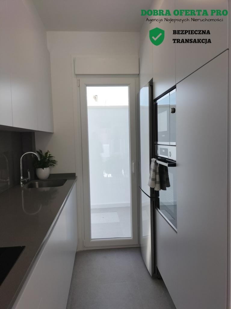 Ostani dom z prywatnym basenem i tarasem na dachu