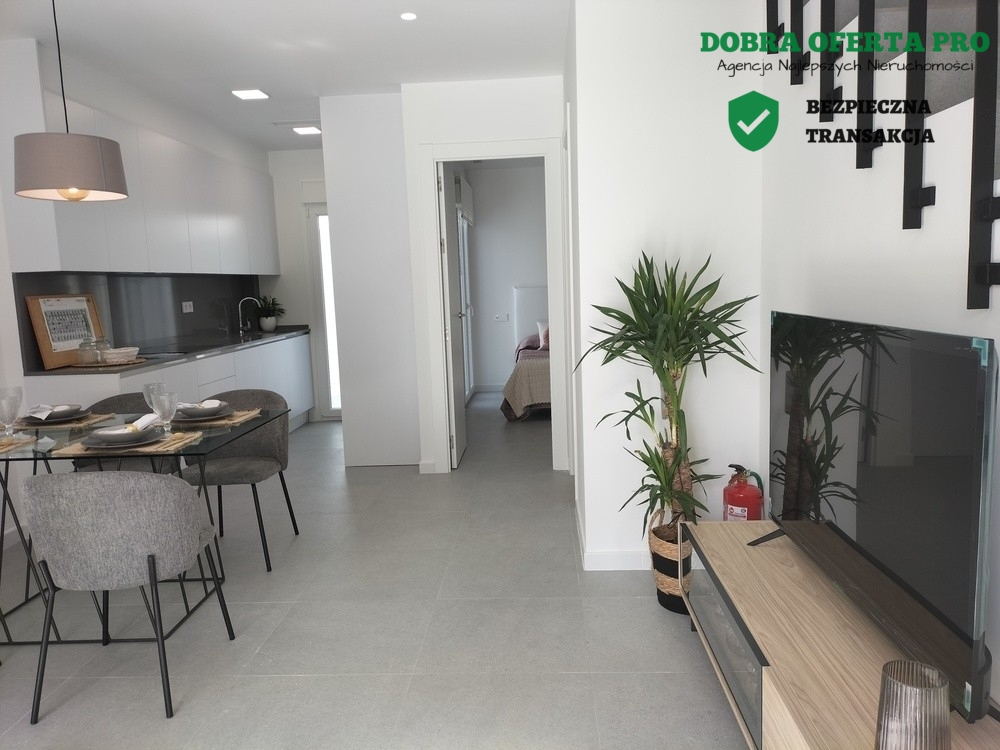 Ostani dom z prywatnym basenem i tarasem na dachu