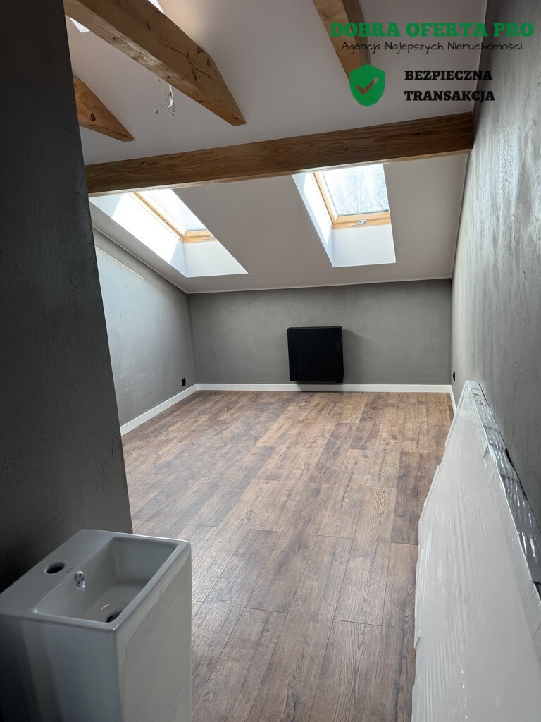 Dwupoziomowe i przestronne mieszkanie w Borkowie