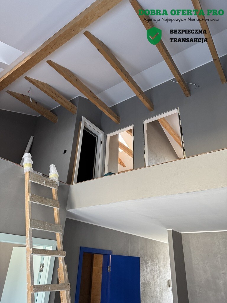 Dwupoziomowe i przestronne mieszkanie w Borkowie