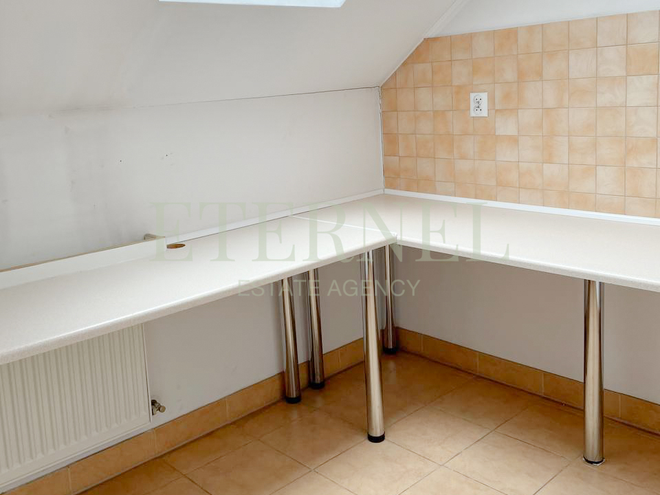 Przestronna siedziba firmy – 350 m2 blisko centrum