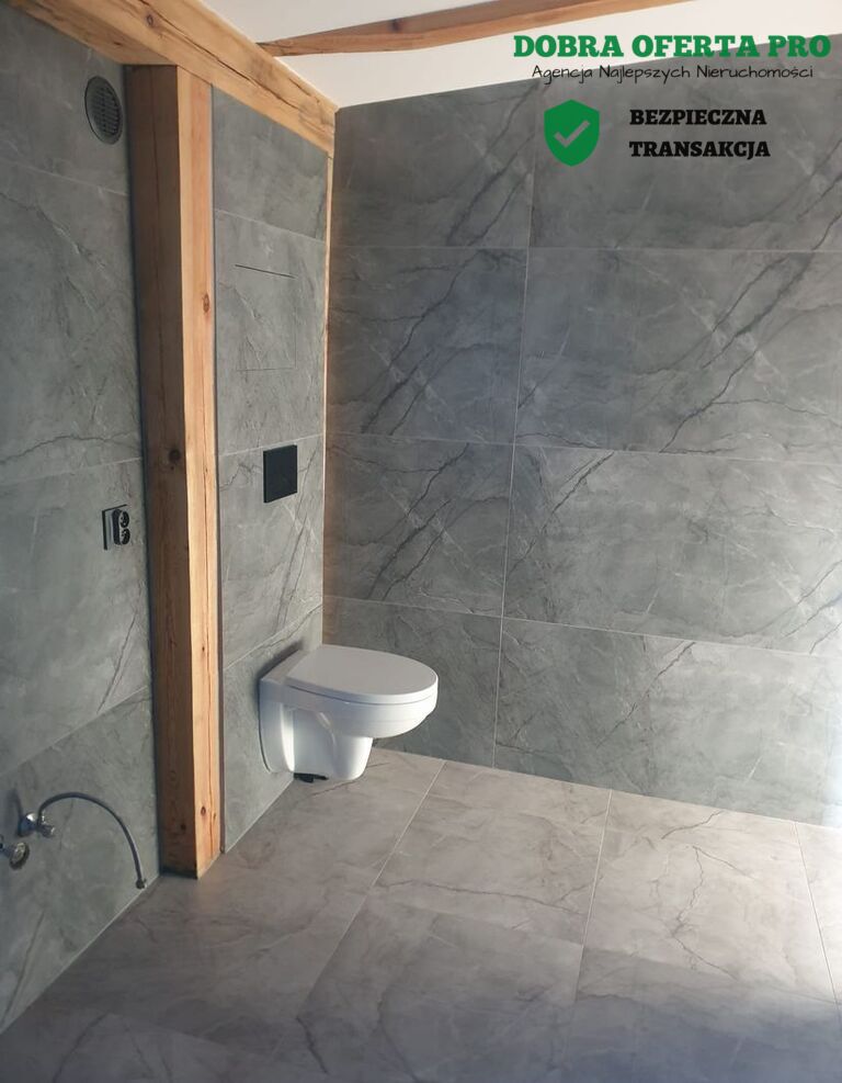 Świeżo wyremontowane, ostatnie piętro