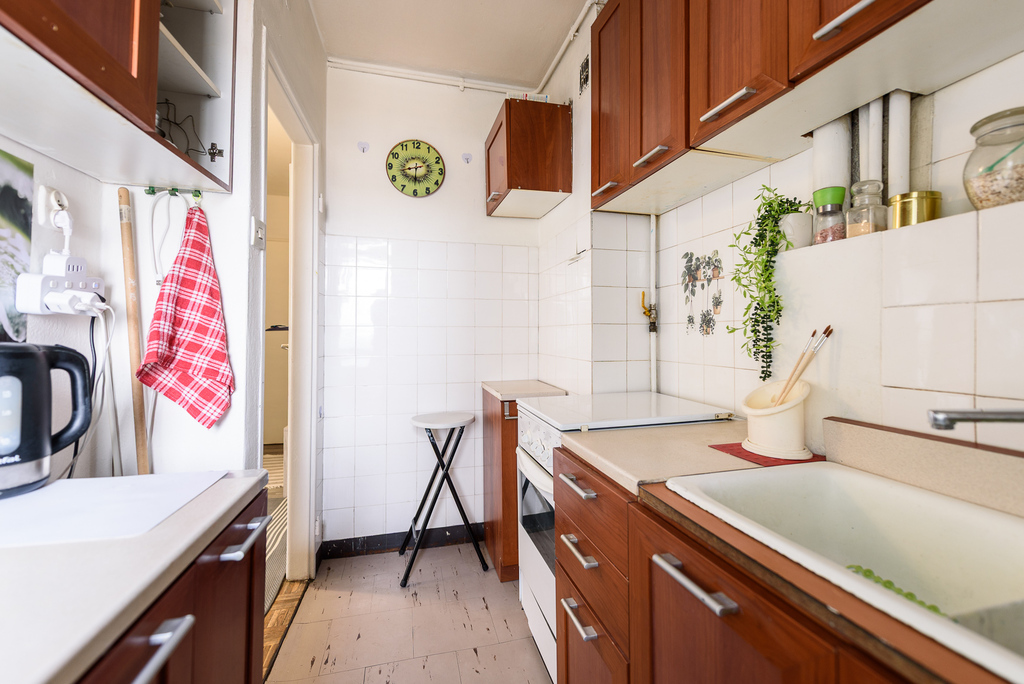 2 POKOJE Z BALKONEM i PIWNICĄ - OSTROBRAMSKA.