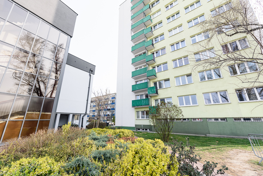 2 POKOJE Z BALKONEM i PIWNICĄ - OSTROBRAMSKA.