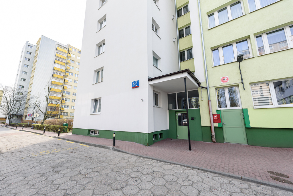2 POKOJE Z BALKONEM i PIWNICĄ - OSTROBRAMSKA.