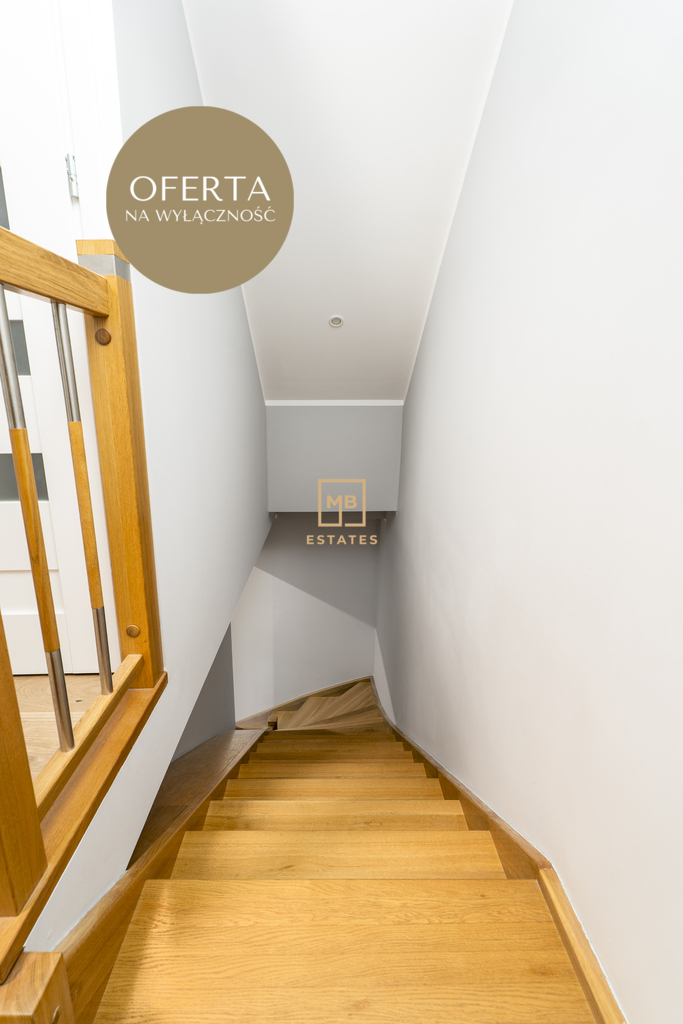 Nowoczesne trzypiętrowe mieszkanie | balkon