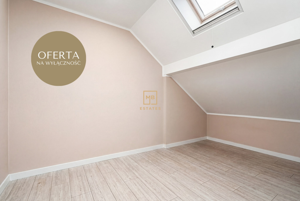 Nowoczesne trzypiętrowe mieszkanie | balkon