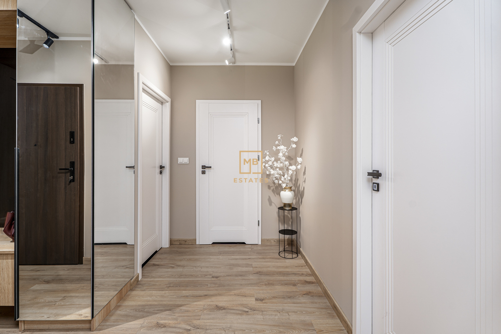 Apartament premium z garderobą – blisko Rynku