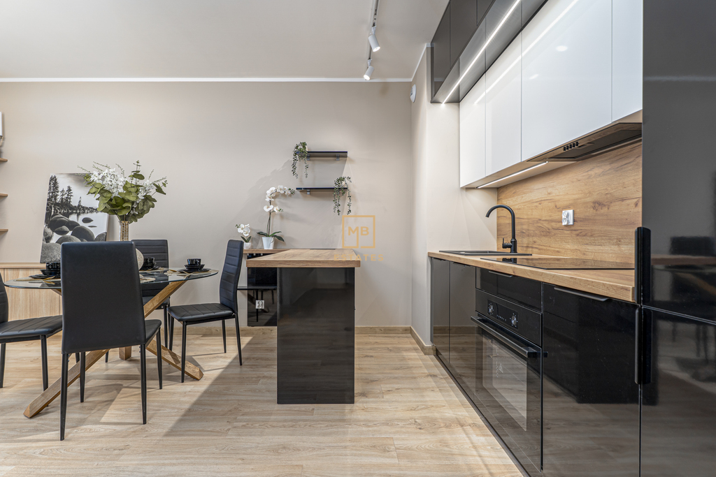 Apartament premium z garderobą – blisko Rynku