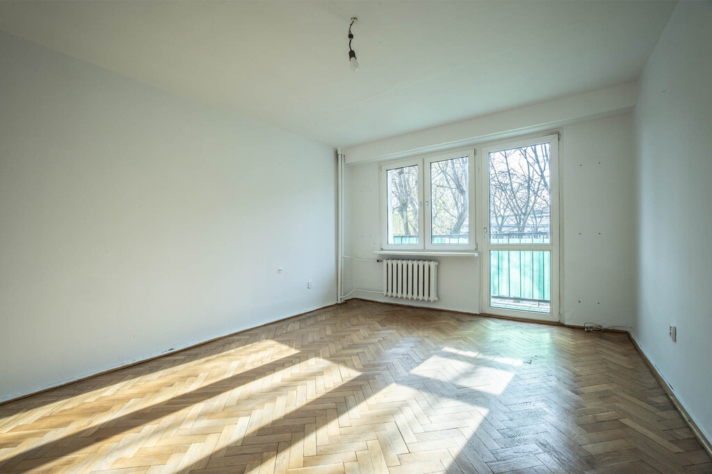 Łódź, Strycharska: 2 pokoje z balkonem, 1 piętro