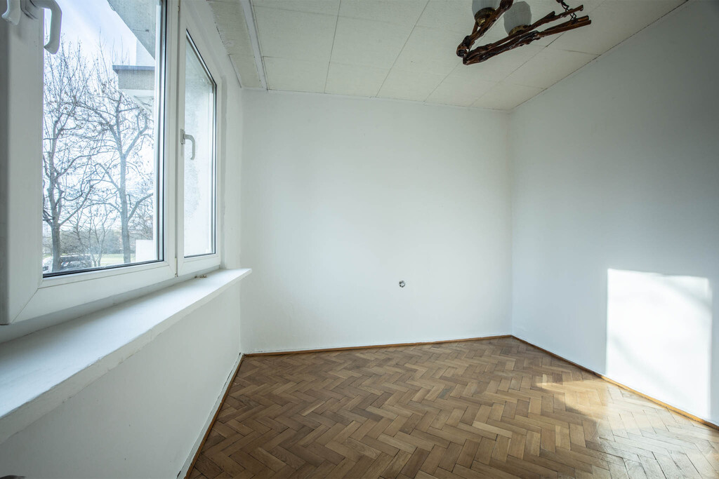 Łódź, Strycharska: 2 pokoje z balkonem, 1 piętro